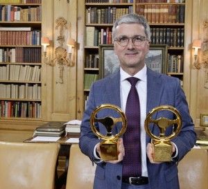 Rupert Stadler ja Audin Kultainen ohjauspyörä 2015 -palkinnot.